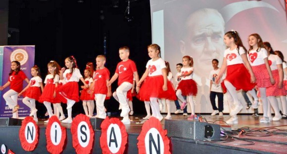 Dietzenbach’ta coşkulu 23 Nisan kutlaması