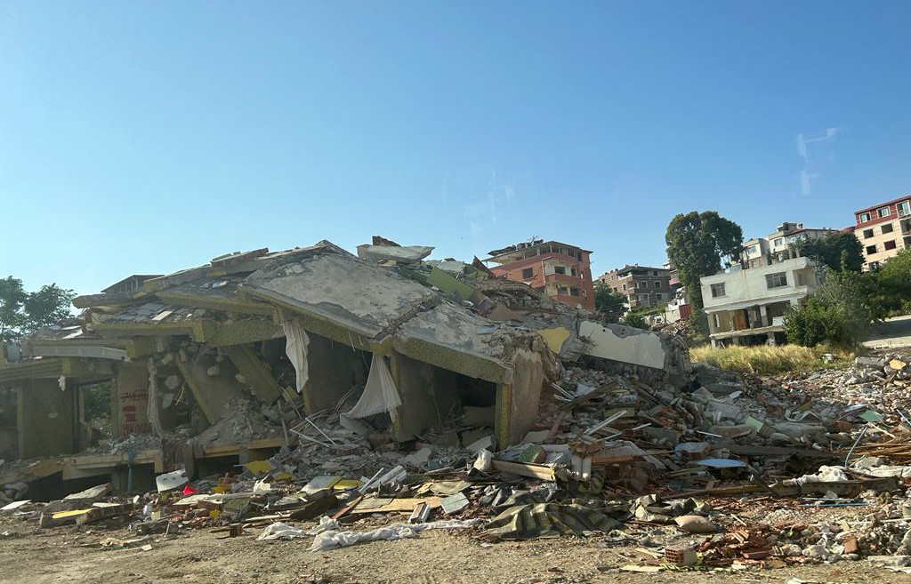 ALMANYA'DAN DEPREM MAĞDURU SAMANDAĞI'NA OKUL YARDIMI