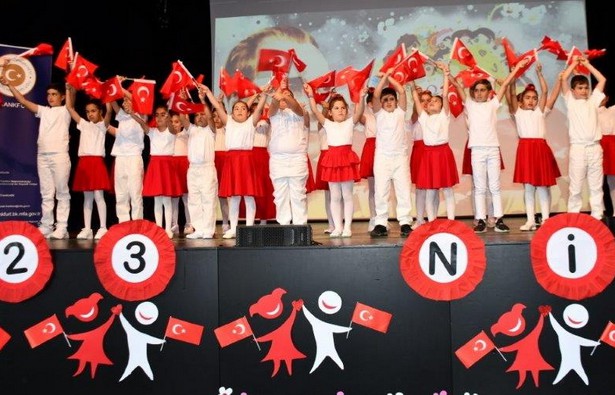 Dietzenbach’ta coşkulu 23 Nisan kutlaması