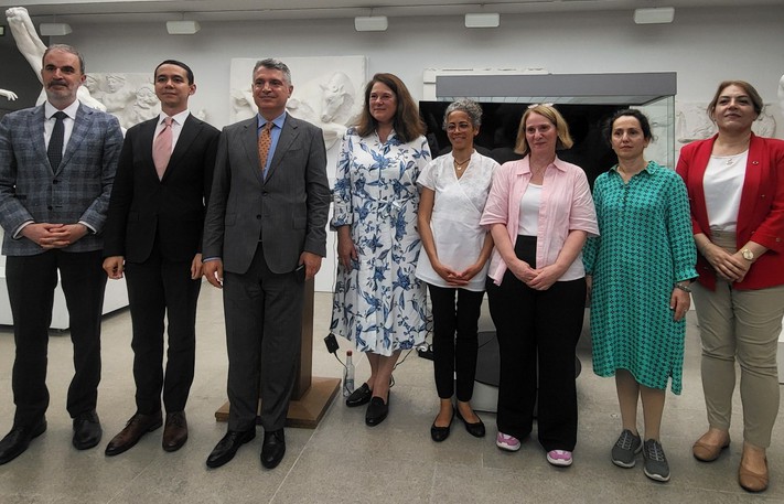 FRANKFURTLU ARKEOLOGLAR MANAVGAT YOLUNDA